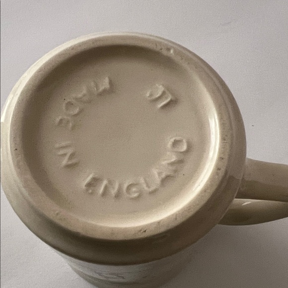 Disney Cream Mug with Winnie the Pooh and Balloon Sketch - Picture 2 of 7